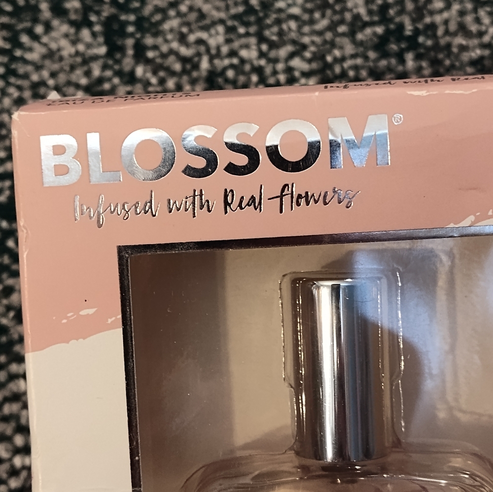 NWT! Blossom Perfume (Infused with real flowers) - Picture 4 of 7